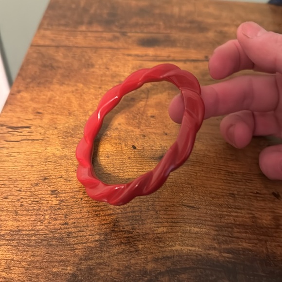 Vintage Plastic Bangle Bracelet, Red, Twisted, Braided, Curvy, Retro, Boho - Picture 5 of 7